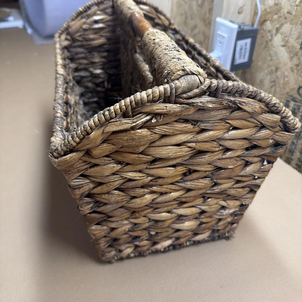 Vtg Woven Hyacinth Reed And Tree Fiber Divided Magazine Holder Wooden Handle 16